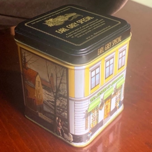 Lot of 11 Tea and Cookie Metal Tins with Lids - Picture 10 of 15